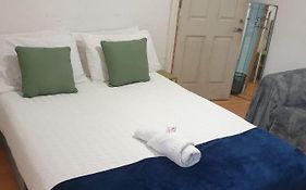 Balham, South London Spacious Guest House F2, 6 Rooms Available